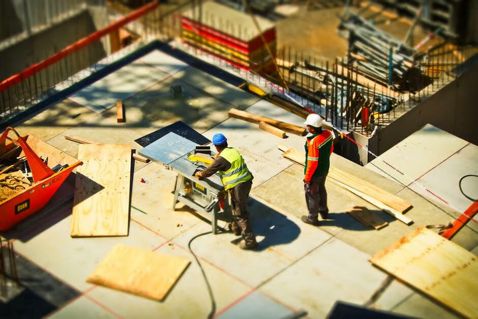 4 Tips for Hiring the Right Commercial Building Contractors for Your Project